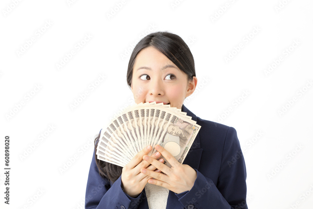 お金を持って喜ぶ女性