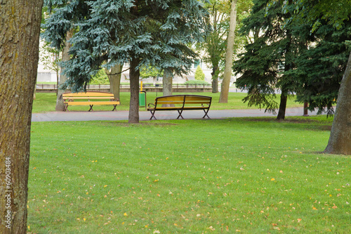 Benches in park. Grodno, Belarus © eillen1981