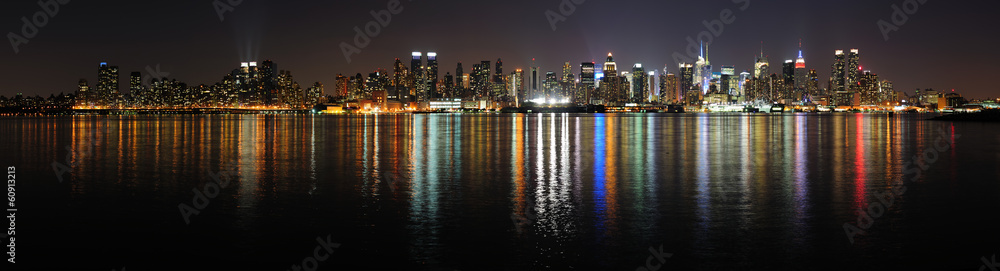 Obraz premium New York City Manhattan midtown skyline w nocy