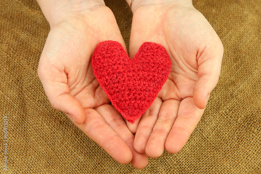 Obraz premium Knitting heart in the hands