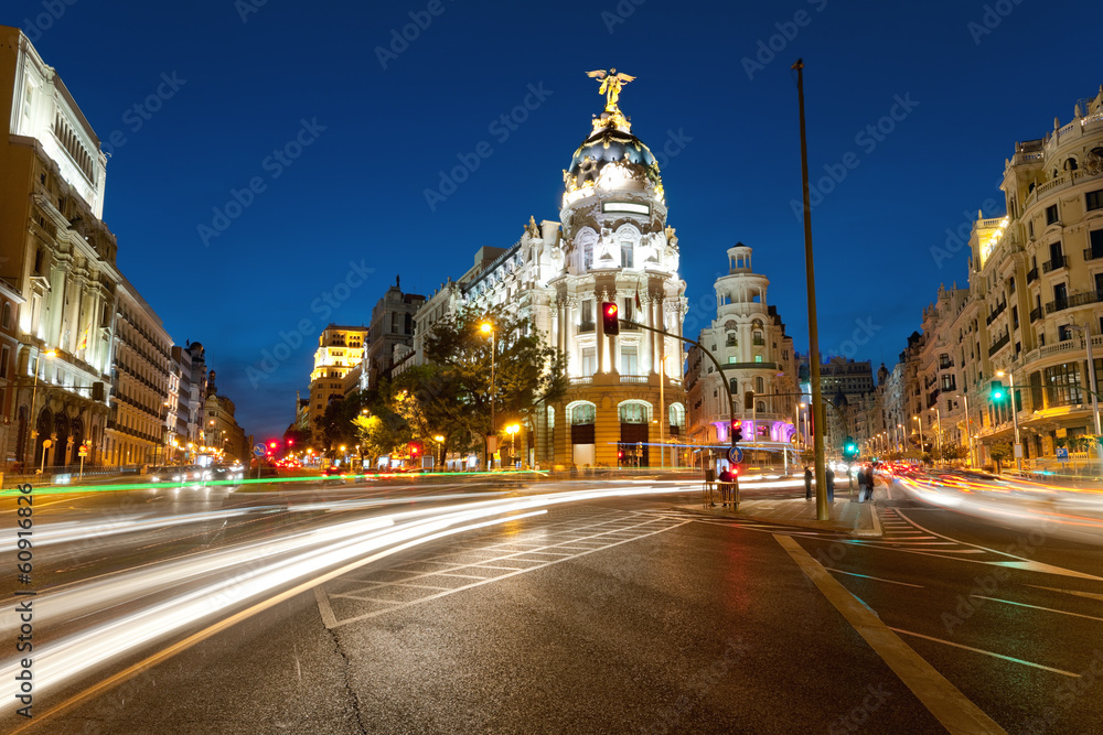 Obraz premium Alcala and Gran Via street in Madrid by night