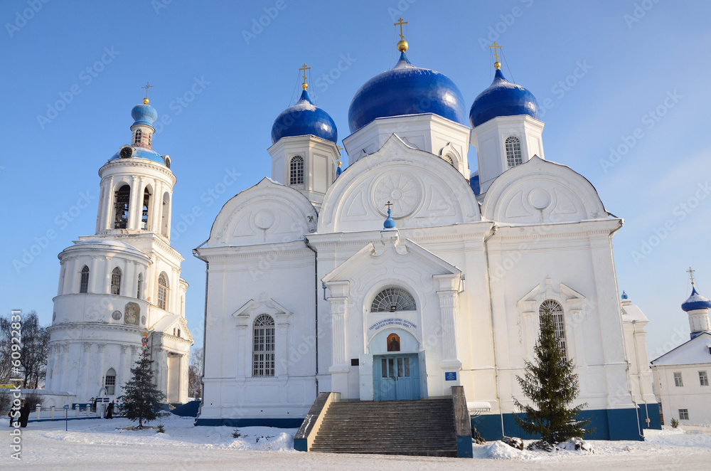 Свято-Боголюбский женский монастырь во Владимире зимой