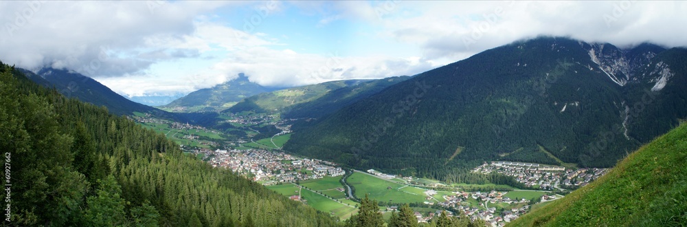 Panoramablick auf das Stubaital in Tirol, Oesterreich