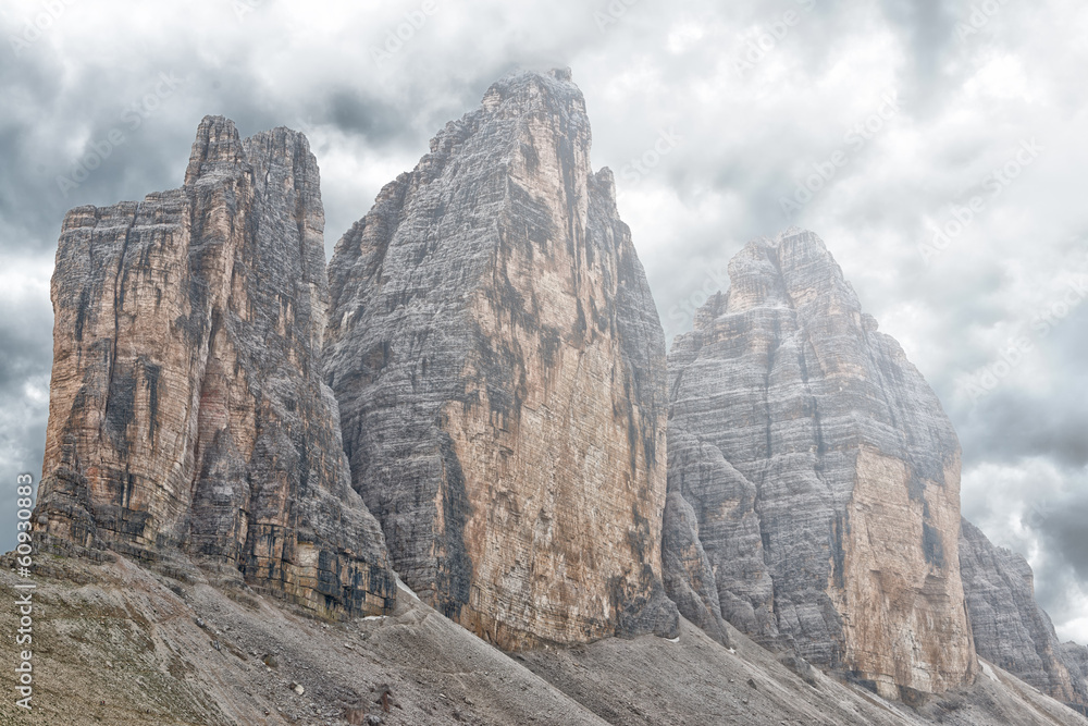Nebbia sulle tre cime di lavaredo Nebbia sulle tre cime di lavaredo