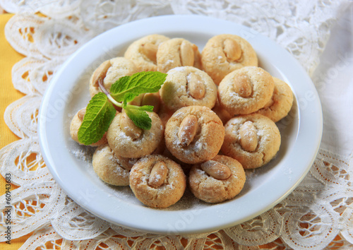 Almond macaroons