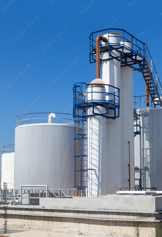 Fuel storage tanks in industry