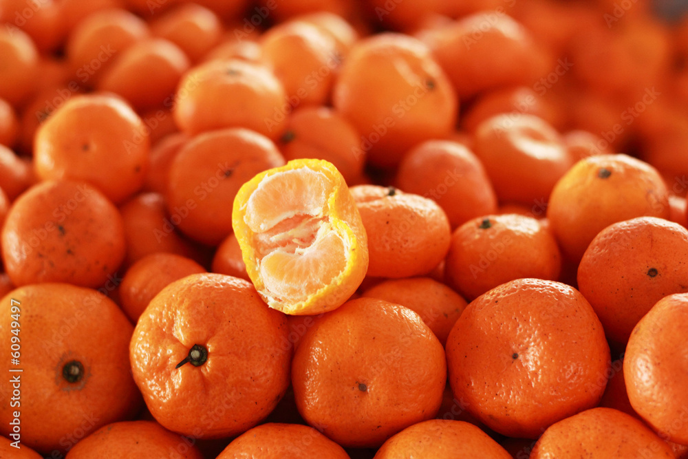 orange fruits in the market