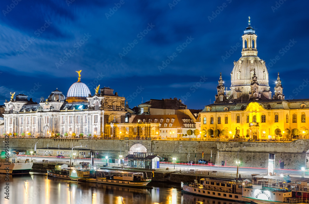 Fototapeta premium Dresden bei Nacht, Deutschland