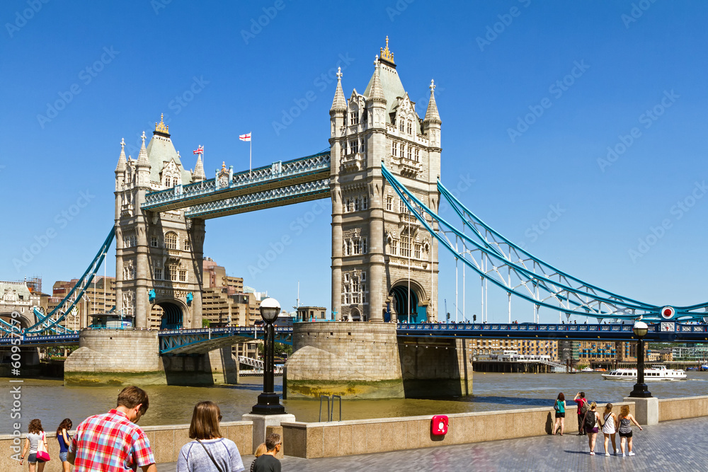 Fototapeta premium Tower Bridge on the River Thames in London
