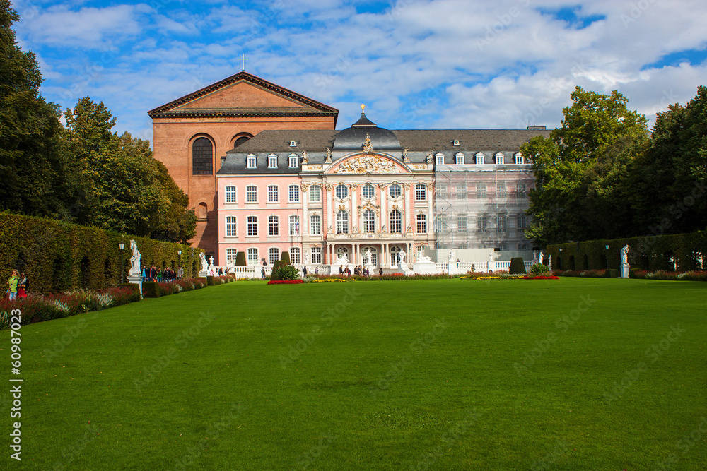 Fototapeta premium The prince electors palace and the roman basillica in Trier