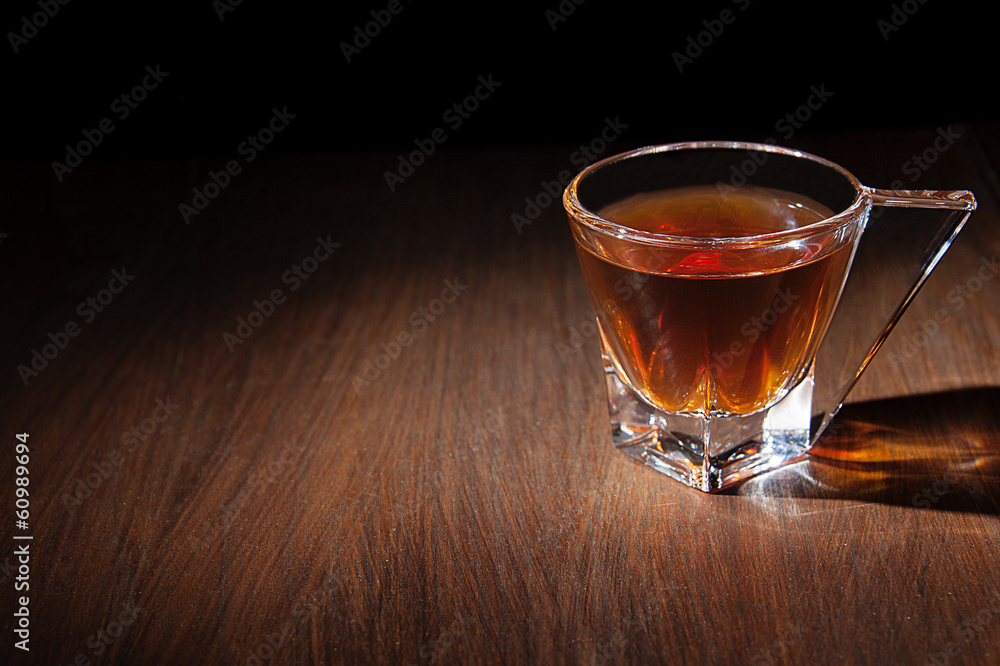 Fototapeta premium Kieliszek whisky