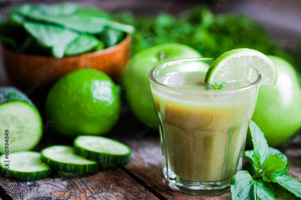 Green smoothie with apples,parsley,spinach,cucumber,lime and min