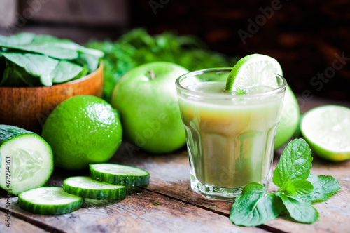 Green smoothie with apples,parsley,spinach,cucumber,lime and min