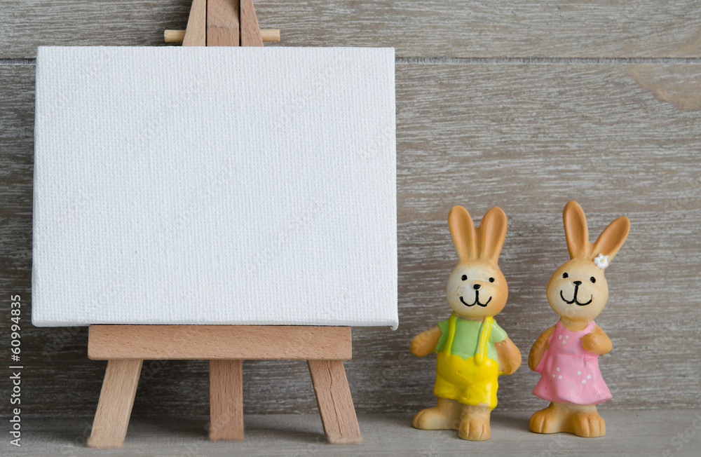 Kleine Osterhasen mit Tafel zum Beschriften Stock-Foto | Adobe Stock Kleine Osterhasen mit Tafel zum Beschriften Stock-Foto | Adobe Stock