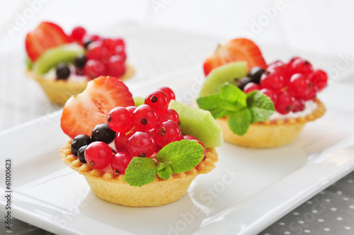Canvastavla Tartlets with fresh berries