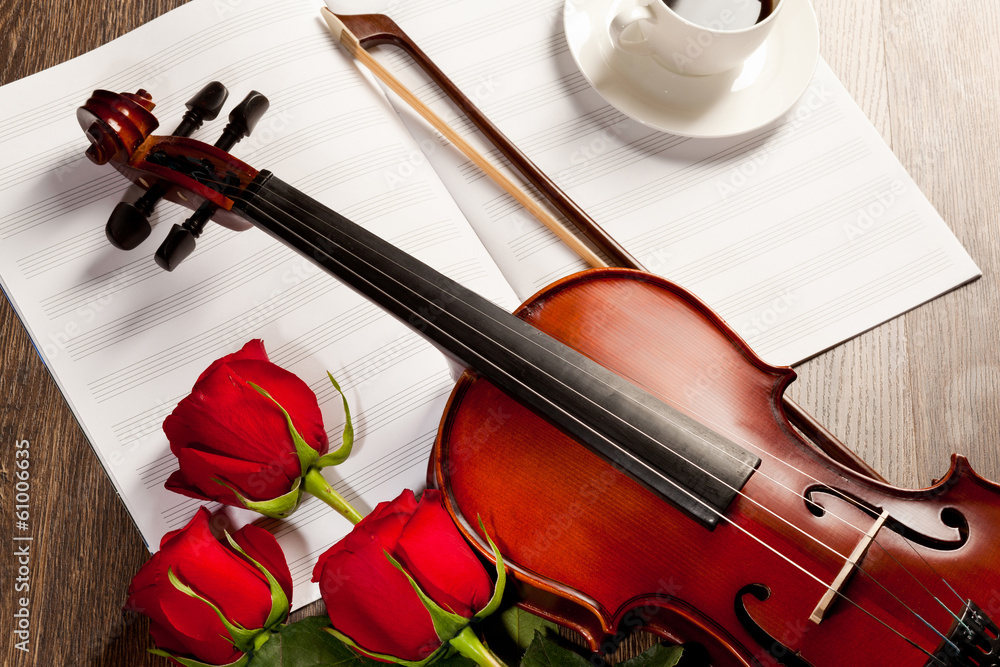 Fototapeta premium Red roses and a violin