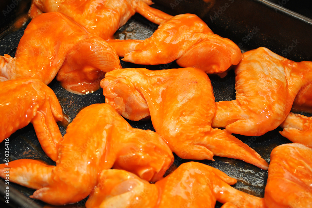 Saucy Raw Hot Wings in a Pan Saucy Raw Hot Wings in a Pan