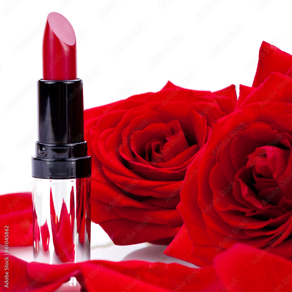 eleganter roter lippenstift mit roten rosen eleganter roter lippenstift mit roten rosen