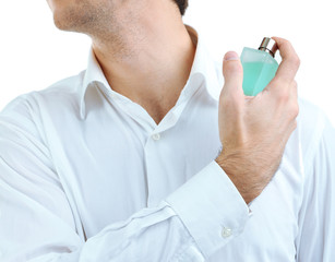 Fototapete Schönheitssalon Modischer Mann sprüht Eau de Toilette  © Africa Studio