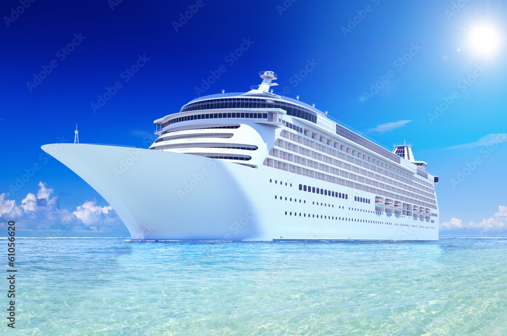 Fototapeta premium Cruise In The Sea