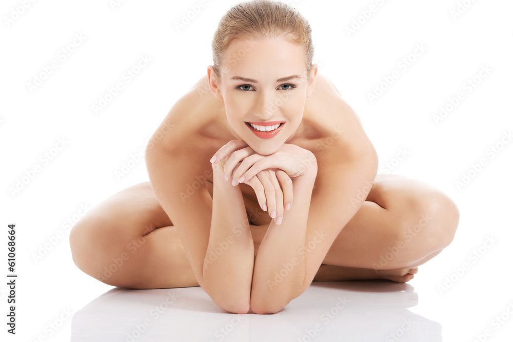 Fototapeta premium Naked caucasian woman sitting on the floor and posing.