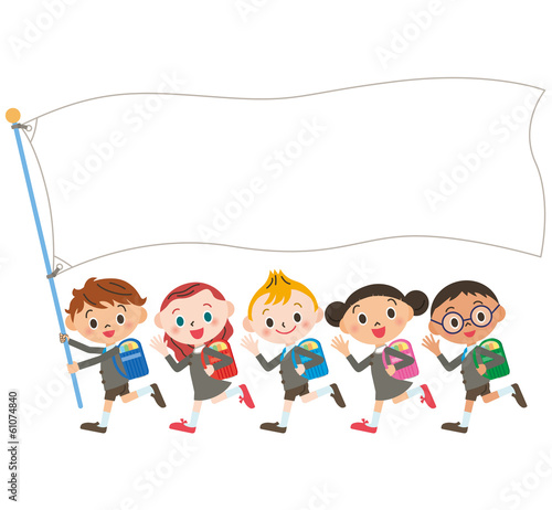 新入学の子供達と旗