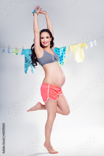 Sporty pregnant woman