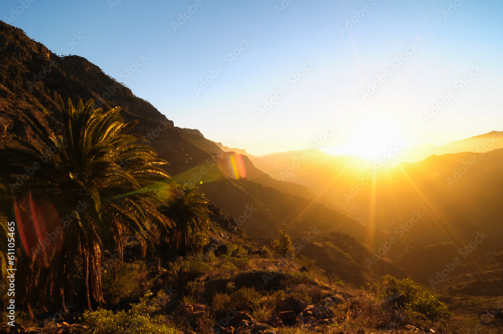 Naklejka premium Sunset over the Mountains