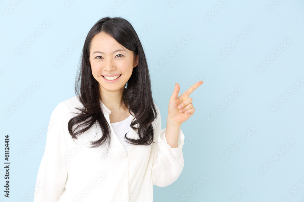 女性・ブルーバック 女性・ブルーバック