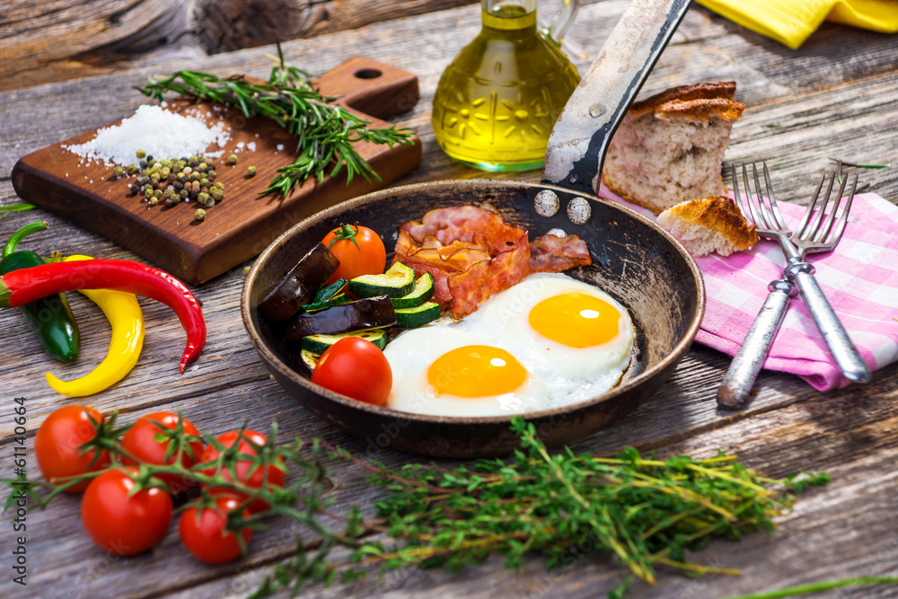 Bacon, eggs and vegetables Bacon, eggs and vegetables