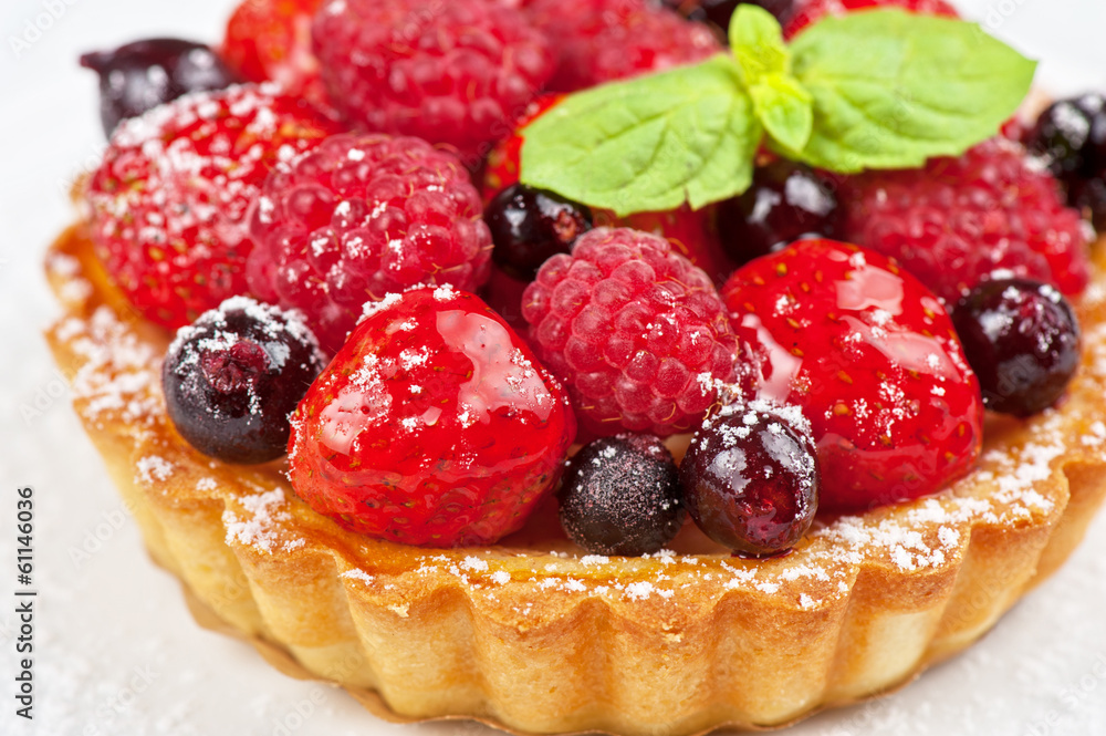 Cake with fresh berries Cake with fresh berries