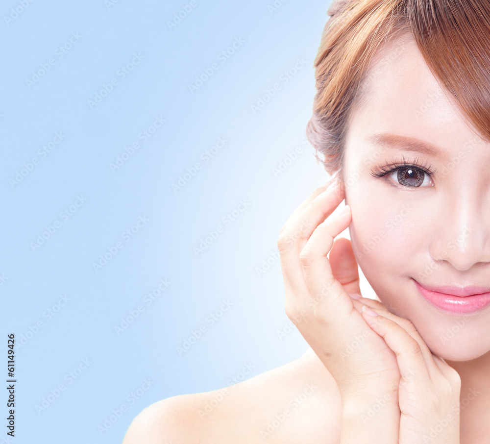 Naklejka premium woman with beauty face and perfect skin