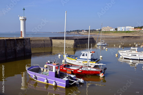 Port of Saint-Michel-Chef-Chef in France photo