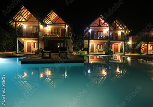 Canvastavla night scene with swimming pool and houses