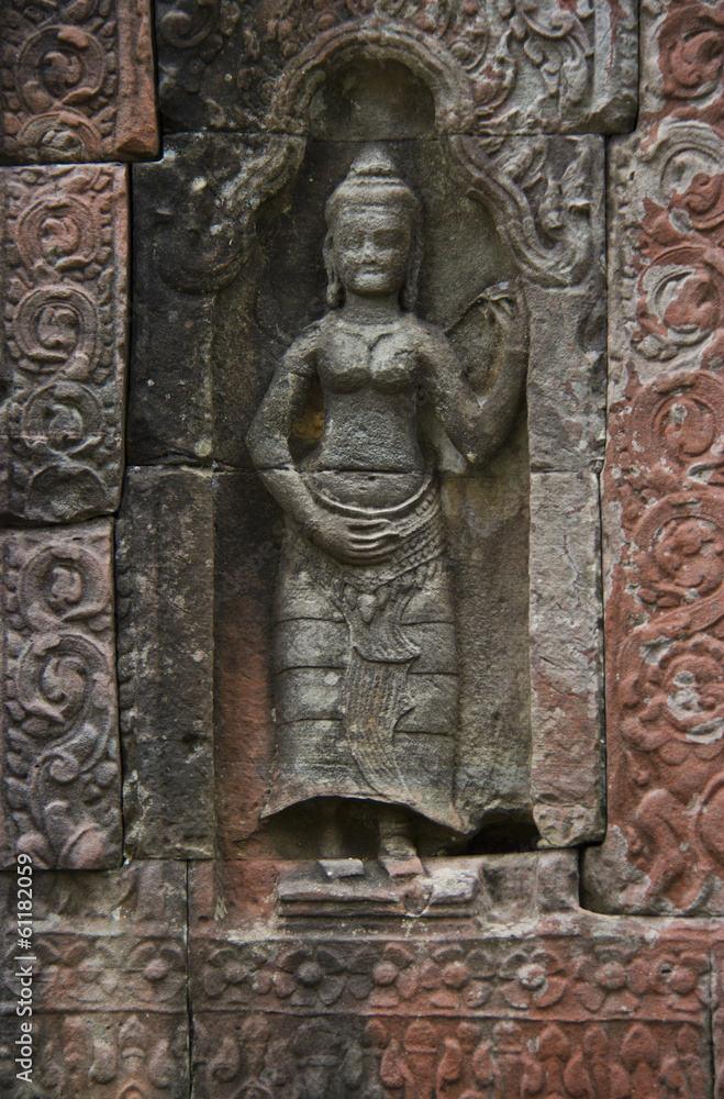 Apsara carved on the stone columns of Angkor Wat