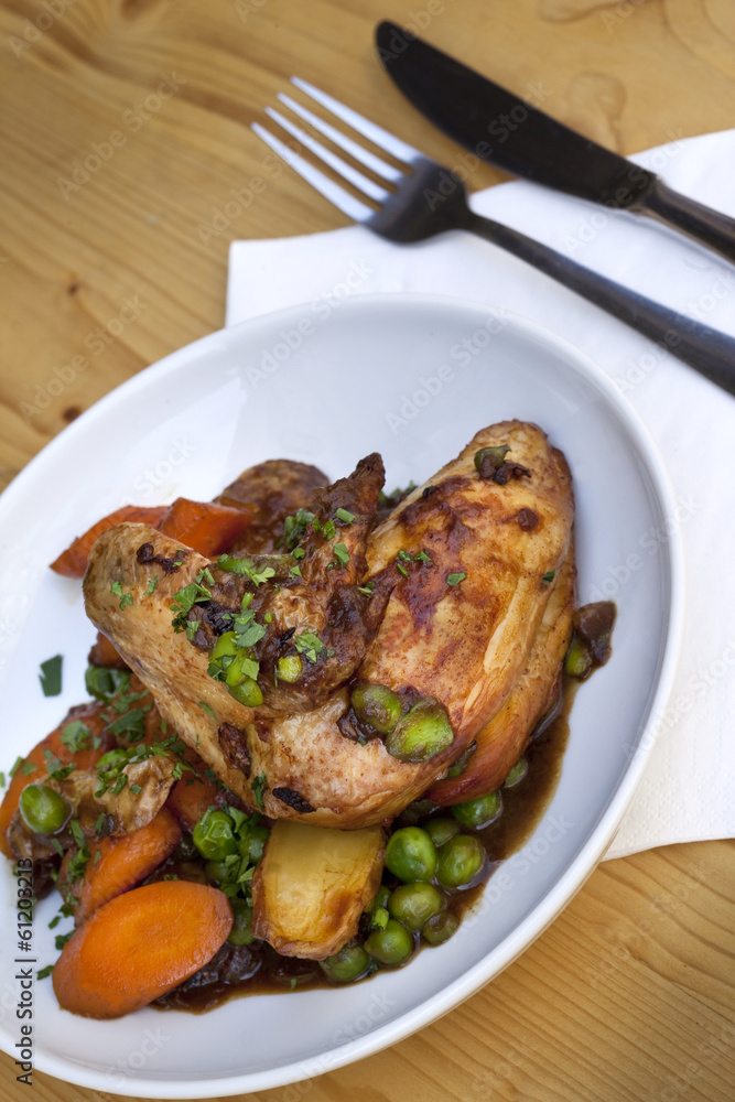 Poulet, légumes, volaille, carottes, pommes de terre, vin Poulet, légumes, volaille, carottes, pommes de terre, vin