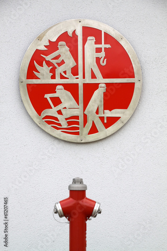 Feuerwehrsymbol an der Feuerwache in Alverdissen photo