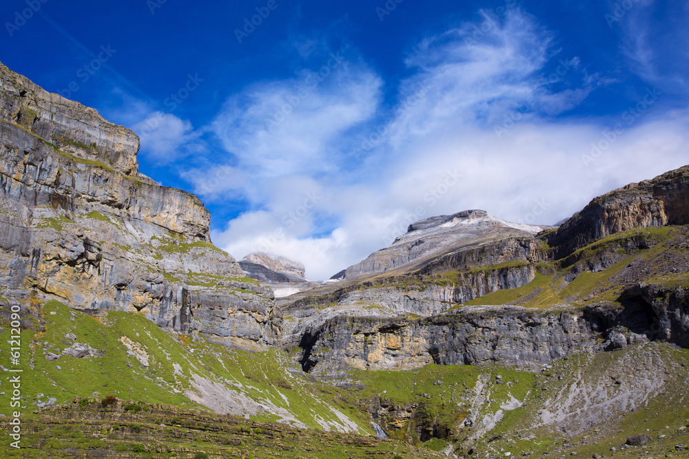 Naklejka premium Monte Perdido and Soum Raymond at Soaso circus in Ordesa Valley