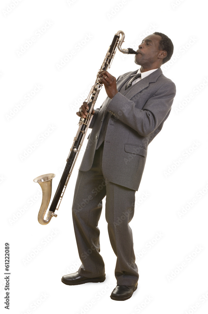 Fototapeta premium Afroamerikanischer Jazzmusiker mit Bassklarinette