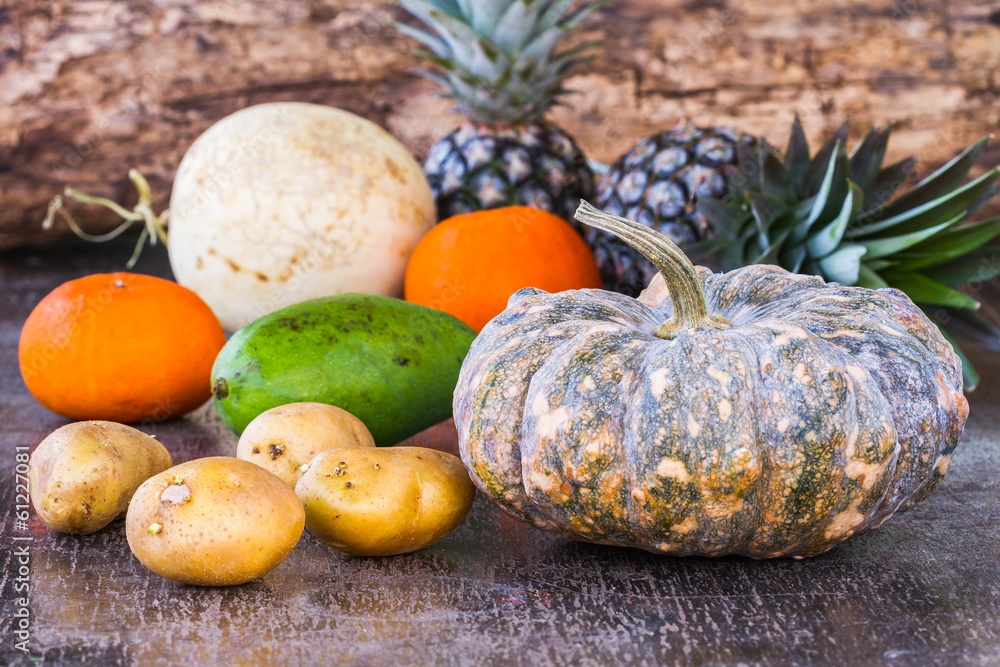 Fruits on wood background Fruits on wood background