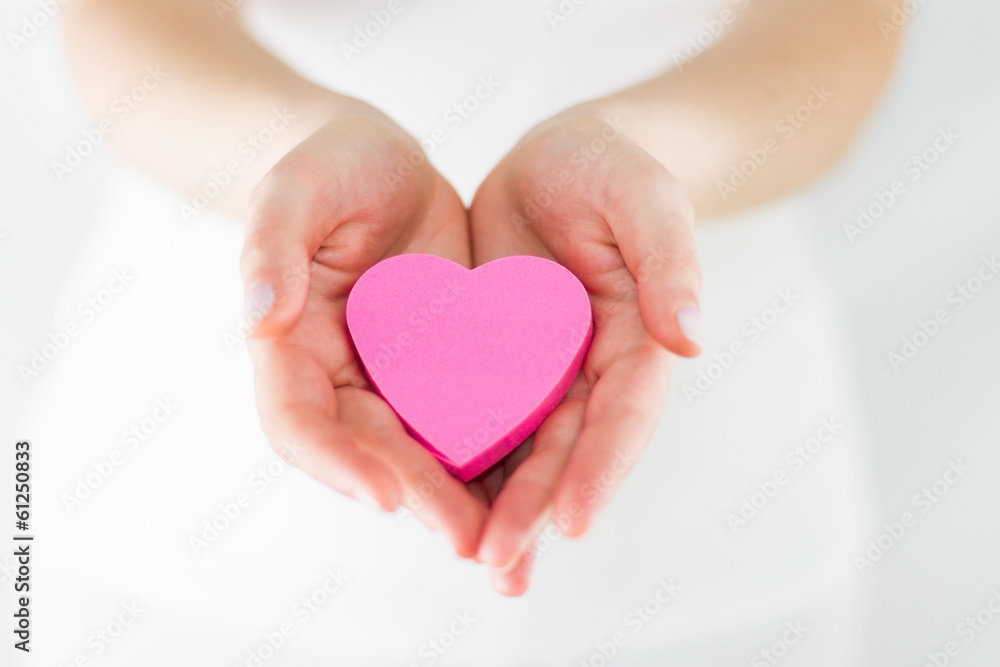 Obraz premium Eros - Hands Offering a heart
