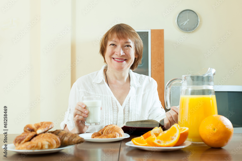  mature  woman having breakfast