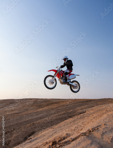 Fototapeta Naklejka Na Ścianę i Meble -  rider performs stunts in desert