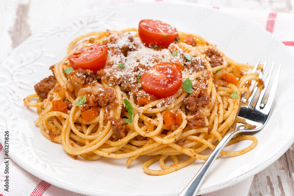a plate of spaghetti bolognese, close-up a plate of spaghetti bolognese, close-up