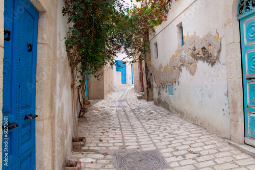 Fototapeta Naklejka Na Ścianę i Meble -  Narrow street in Sousse