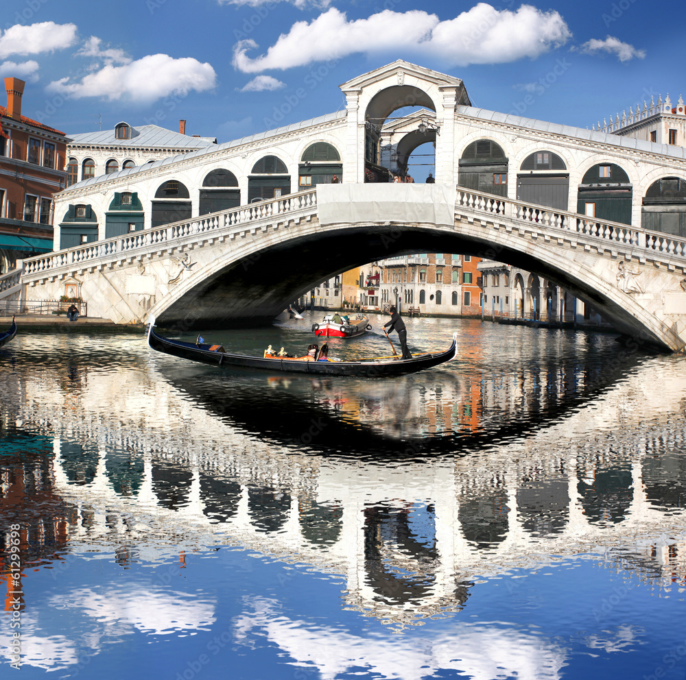 Venice with Rialto bridge in Italy - obrazy, fototapety, plakaty 