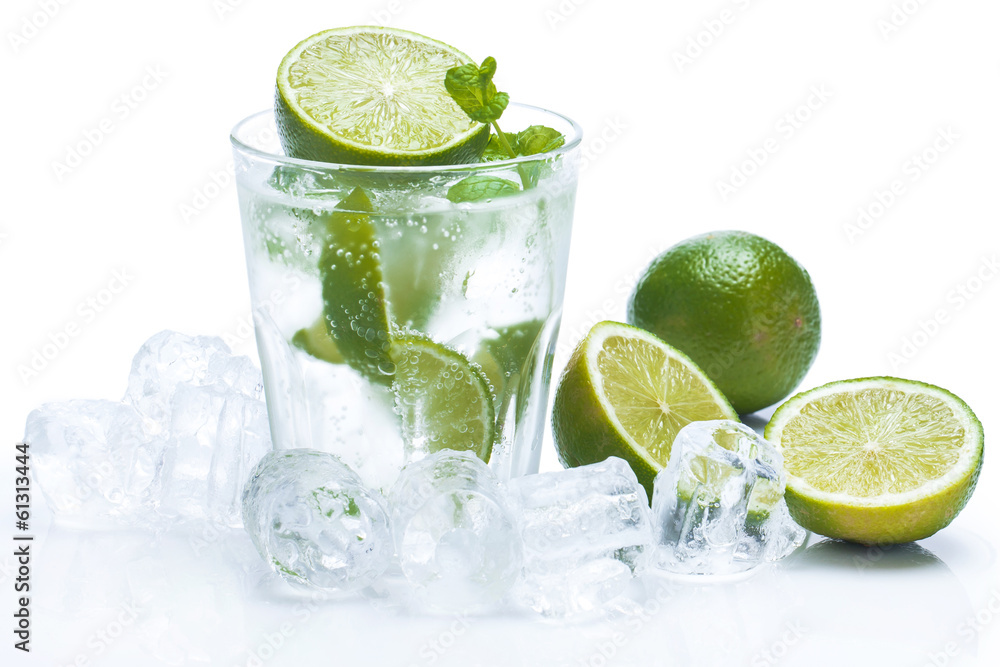 Fototapeta premium Fresh drink with lime and mint