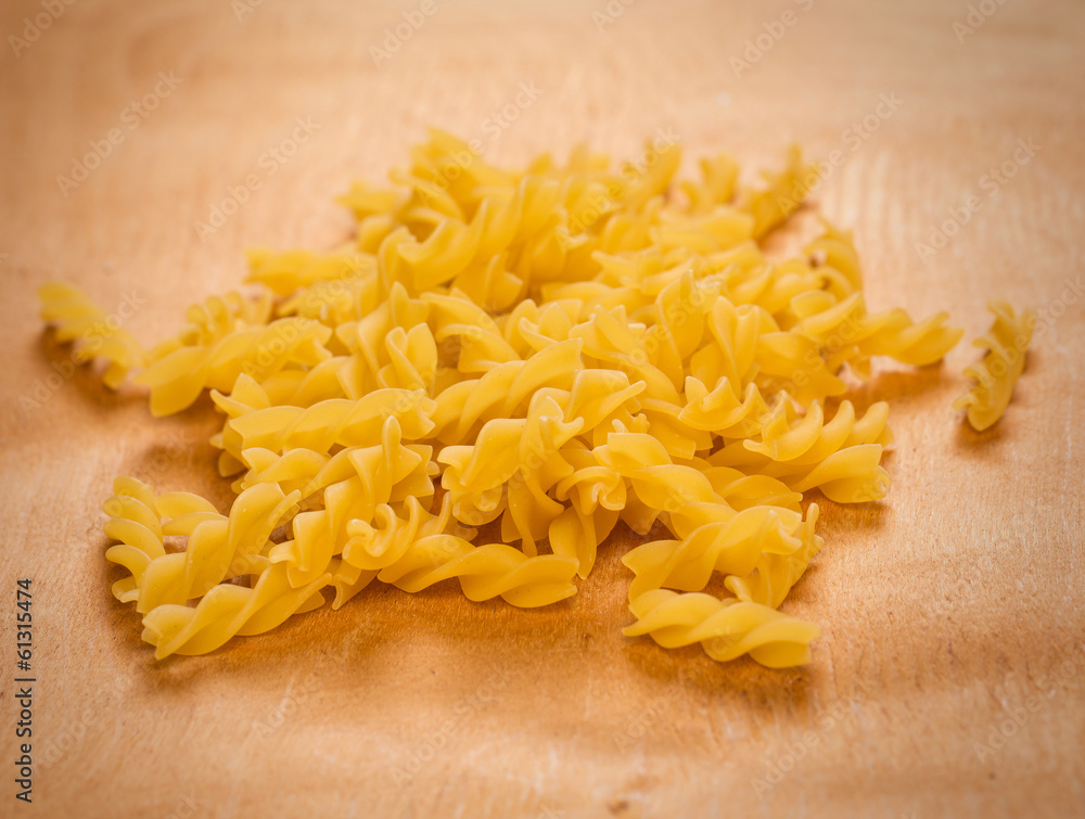 Uncooked macaroni