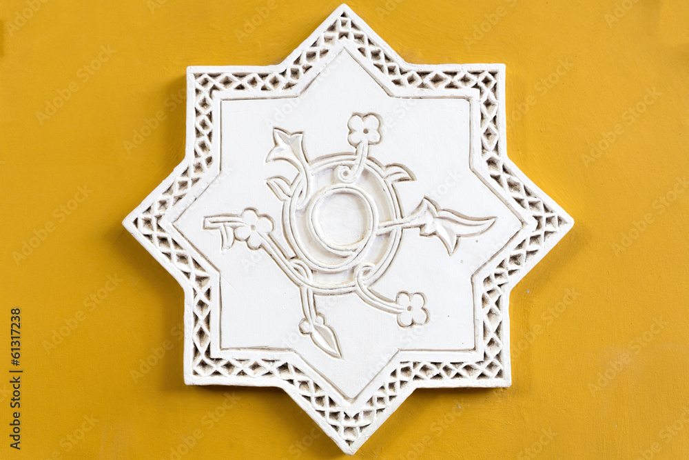 Verzierung an einem orientalischen Bauwerk Verzierung an einem orientalischen Bauwerk