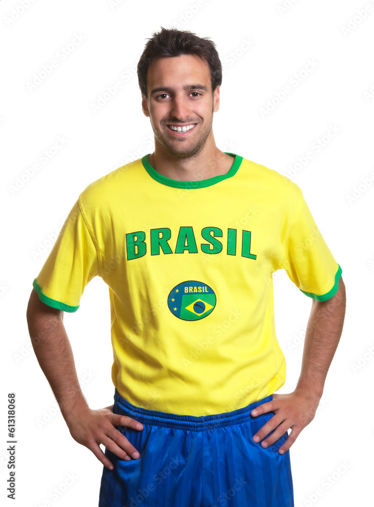 Fototapeta premium Lachender Mann im Brasilien Trikot